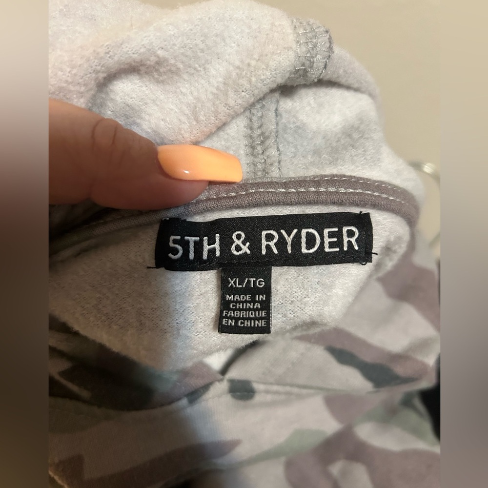 5th and Ryder kids camo pullover hoody sweater-size xl - Picture 4 of 6